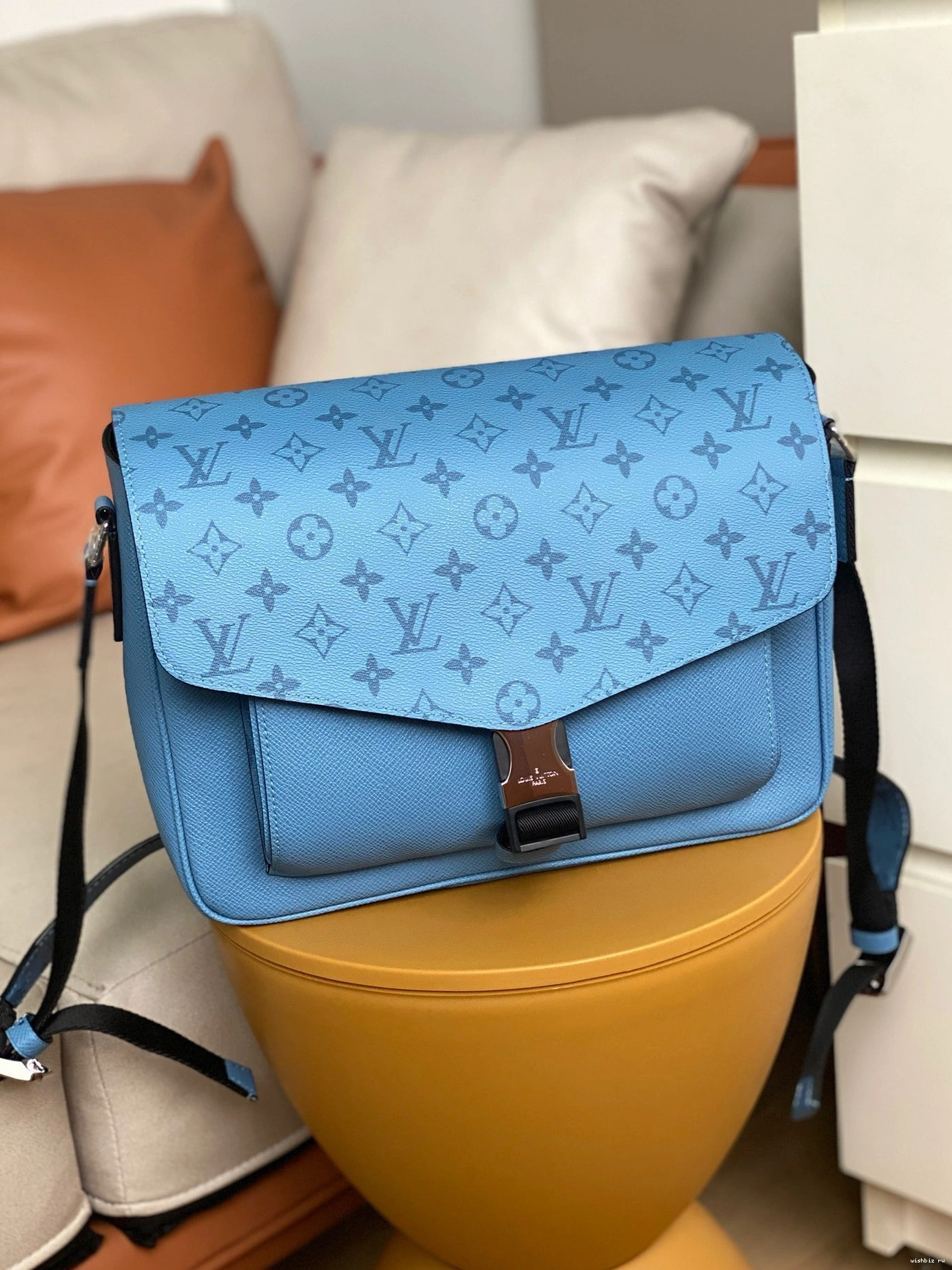 WIS MESSENGER LOUIS VUITTON NEW 1212